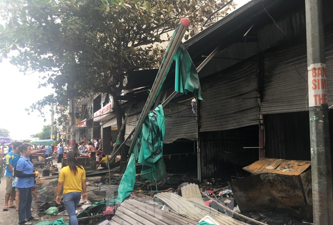 Thanh Hóa: 'Bà hỏa' thiêu rụi ba cửa hàng đồ chơi và quần áo Thanh Hóa: 'Bà hỏa' thiêu rụi ba cửa hàng đồ chơi và quần áo