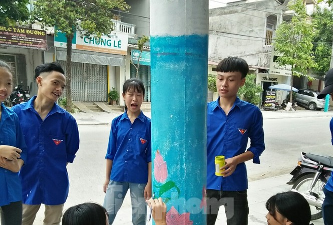Hàng trăm cột điện ‘nở hoa’ ở xứ Thanh Hàng trăm cột điện ‘nở hoa’ ở xứ Thanh