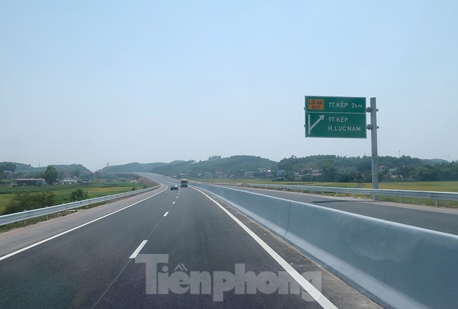 Thông xe cao tốc, Hà Nội đi Lạng Sơn giảm 1 tiếng đồng hồ Với cao tốc Bắc Giang - Lạng Sơn, thời gian đi lại giữa Hà Nội - Lạng Sơn rút ngắn còn 2 tiếng 30 phút.