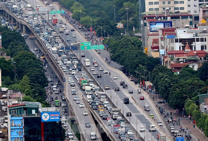 Xe tải chết máy gây ùn tắc kéo dài đường vành đai 3 Xe tải chết máy gây ùn tắc kéo dài đường vành đai 3