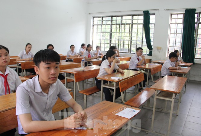 Thi vào 10 ở Đà Nẵng: Thí sinh tiếc nuối vì bỏ ngoại ngữ Thi vào 10 ở Đà Nẵng: Thí sinh tiếc nuối vì bỏ ngoại ngữ