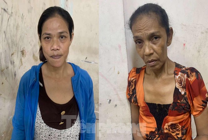 Trinh sát mật phục bắt 2 'nữ quái' móc túi du khách ở phố Tây Hai nghi phạm tại công an.