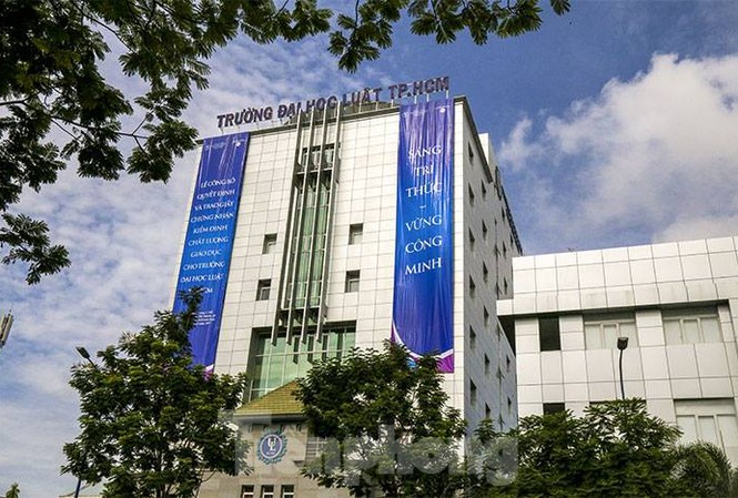 'Sóng gió ở Đại học Luật TPHCM: Âm ỉ, mâu thuẫn từ nhiều năm trước Trường ĐH Luật TPHCM nơi đang xảy ra nhiều "sóng gió"
