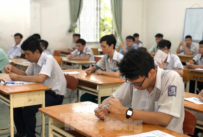 Hơn 50% thí sinh thi vào lớp 10 TPHCM có điểm thi Toán và Anh dưới trung bình Thí sinh thi vào lớp 10 TPHCM năm 2019