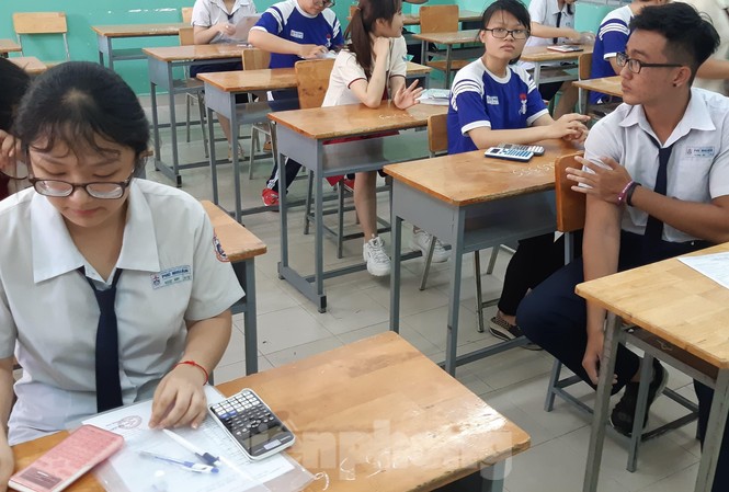Gặp sự cố, một điểm thi ở TPHCM làm bài môn Sinh trễ 15 phút Thí sinh dự thi THPT Quốc gia 2019
