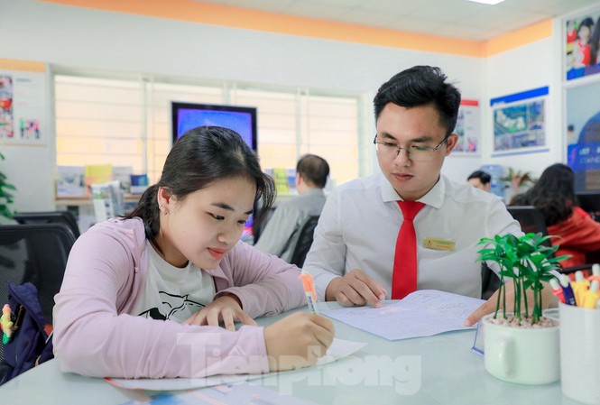 Nhiều trường đại học phía Nam công bố điểm chuẩn trúng tuyển Thí sinh nộp hồ sơ học bạ vào một trường đại học ở TPHCM
