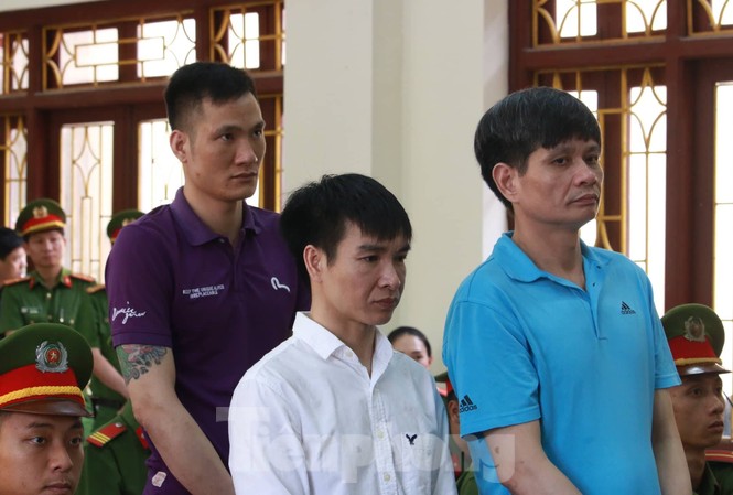 Y án tử hình với kẻ thuê người bắn giám đốc doanh nghiệp tại Hà Nam Trưa 24/5, HĐXX tuyên y án sơ thẩm đối với 3 bị cáo - Ảnh: Hoàng Long