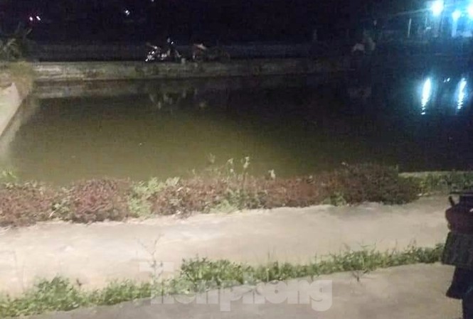 Xóm nhỏ buồn hiu trước cảnh 3 cháu bé đuối nước ở ao nhà ông nội Chiếc ao có 3 cháu bé bị đuối nước, tử vong vào chiều qua 30/6 - Ảnh: Hoàng Long