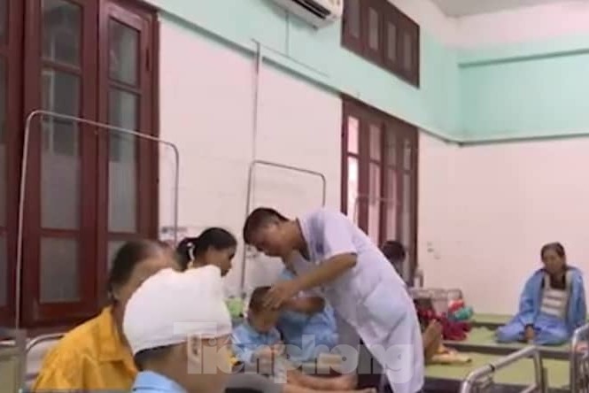 Tin mới vụ bố dùng thanh sắt đánh đập dã man 2 con nhỏ 2 cháu nhỏ bị bố đánh vẫn đang được điều trj tại Bệnh viện Đa khoa tỉnh Thái Bình - Ảnh: Hoàng Long