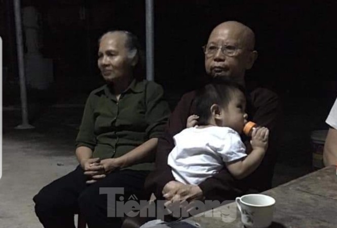 Lại thêm một cháu bé bị mẹ bỏ ở cổng chùa tại Nam Định Cháu bé bị bỏ rơi đang được nhà chùa chăm nom, nuôi dưỡng - Ảnh: Hoàng Long