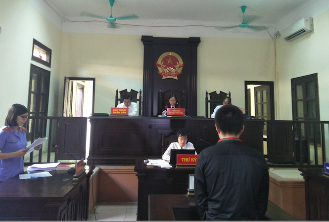 Phiên toà xét xử đối tượng cắt trộm cáp trung tính tại hàng loạt trạm biến áp thành phố Nam Định - Ảnh: Hoàng Long