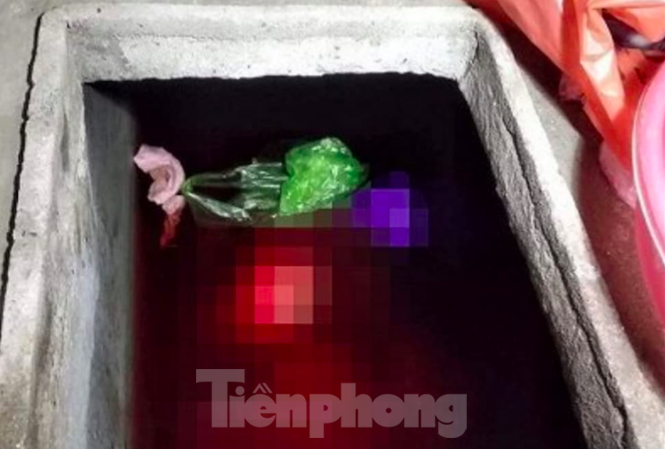 Gã đàn ông sát hại mẹ vợ rồi vứt thi thể vào bể nước Thi thể nạn nhân được tìm thấy trong bể nước - Ảnh: Hoàng Long