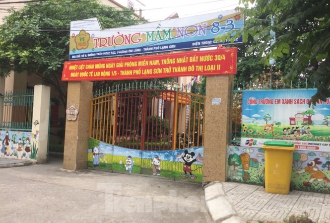 Thực hư chuyện cô giáo mầm non làm chết cụ già 83 tuổi rồi bỏ trốn Sáng 22/5, lực lượng điều tra gặp nhà trường mầm non 8/3 và triệu tập cô giáo Q chứ không phải bắt khẩn cấp như tin đồn .Ảnh: Duy Chiến