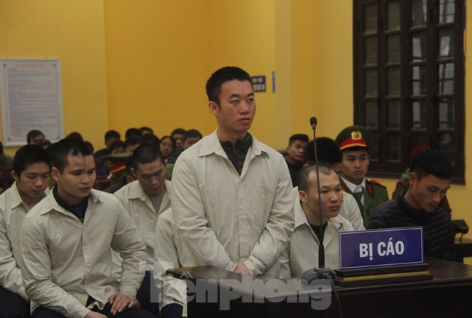 Lừa người nước ngoài sang Lạng Sơn rồi bắt cóc đòi tiền chuộc Bị cáo Thủy khai nhận hành vi tại phiên tòa xét xử sơ thẩm .Ảnh: Duy Chiến