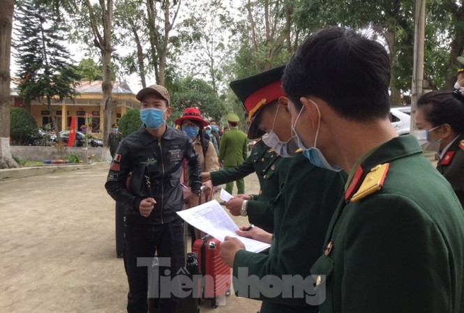 Toàn bộ người cách ly dịch Covid-19 ở Trung đoàn 123 về nhà sau hai ngày nữa Sáng nay (18/2) có 40 người sẽ rời khỏi đơn vị Trung đoàn 123 và 40 người sẽ về vào buổi chiều cùng ngày .Ảnh: Duy Chiến