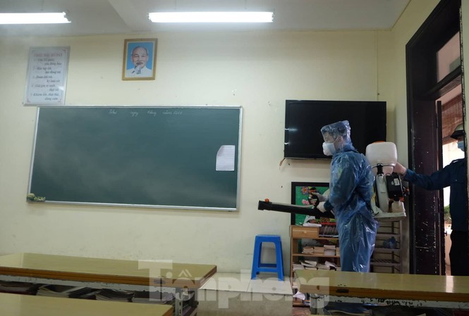 Hà Nội: Trường học khử khuẩn lần thứ 3, sẵn sàng cho học sinh trở lại học tập Hà Nội: Trường học khử khuẩn lần thứ 3, sẵn sàng cho học sinh trở lại học tập