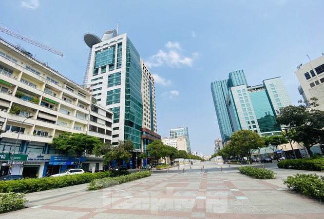 Sài Gòn trước và trong mùa dịch bệnh COVID-19 Sài Gòn trước và trong mùa dịch bệnh COVID-19