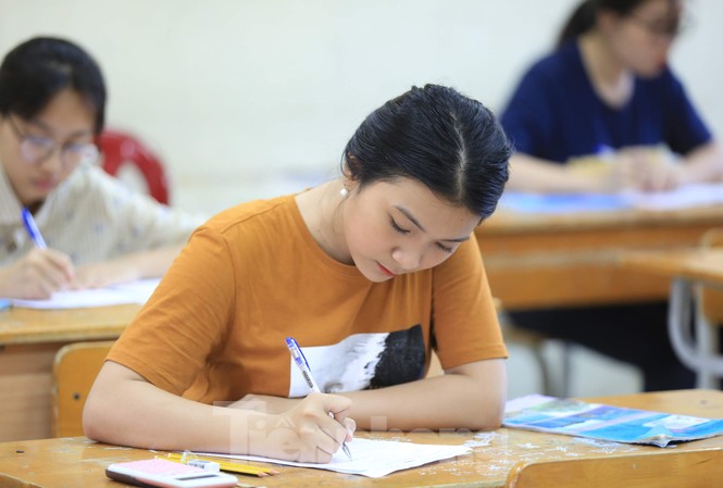 Phổ điểm thi THPT quốc gia: 'Sáng sủa' hơn năm ngoái Phổ điểm thi THPT quốc gia: 'Sáng sủa' hơn năm ngoái