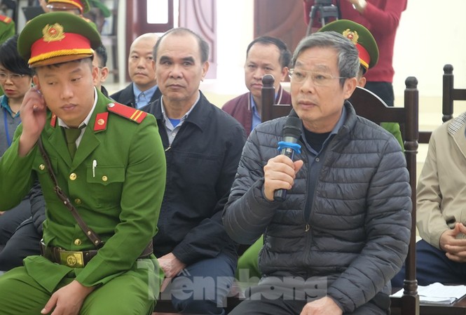 Vụ mua bán AVG: Ông Nguyễn Bắc Son bị 'mắng' không biết gì vẫn làm Bộ trưởng Bị cáo Nguyễn Bắc Son khai báo tại tòa.