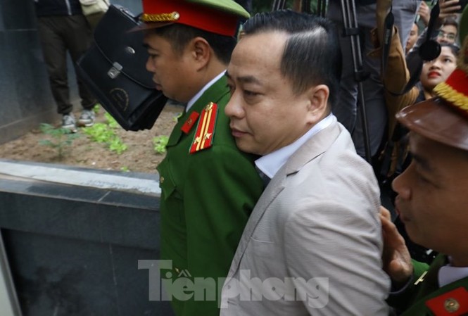 Tòa đề nghị không gọi Phan Văn Anh Vũ bằng biệt danh Vũ ‘nhôm’ Bị cáo Phan Văn Anh Vũ đã đề nghị không được gọi mình là Vũ "nhôm".