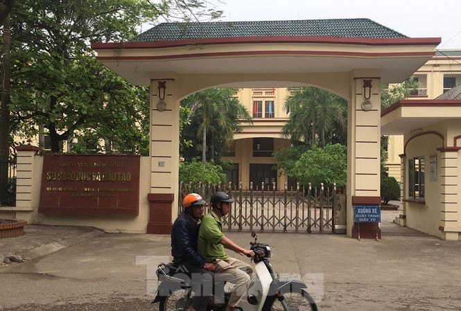 Hoãn xử vụ gian lận điểm thi ở Hòa Bình vì dịch Covid 19 Ngoài những người bị xử lý hình sự, nhiều lãnh đạo, cán bộ khác tại Hòa Bình cũng phải nhận kỷ luật vì liên quan gian lận thi.