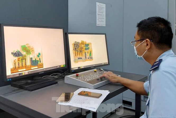 Thông quan hàng hóa tại Nội Bài chỉ còn 10 phút Hàng hóa được soi chiếu tại Cảng Hàng không Quốc tế Nội Bài