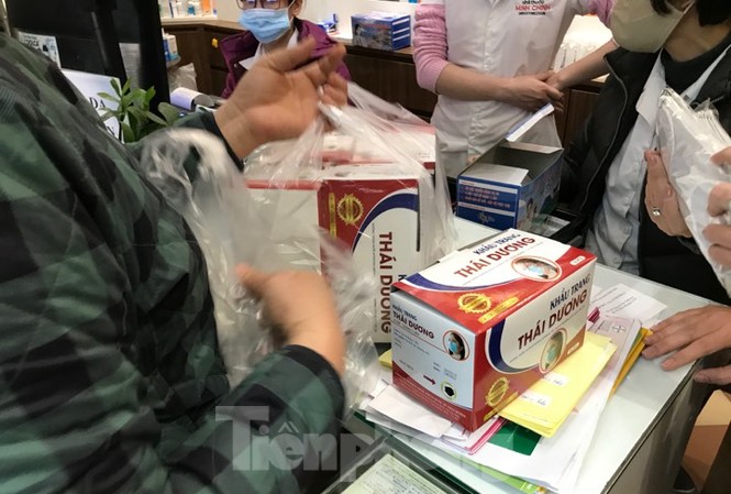 Hà Nội cần 15 đến 20 triệu khẩu trang để phòng dịch virus Corona Nhiều người dân ở Hà Nội đi mua khẩu trang y tế phòng dịch