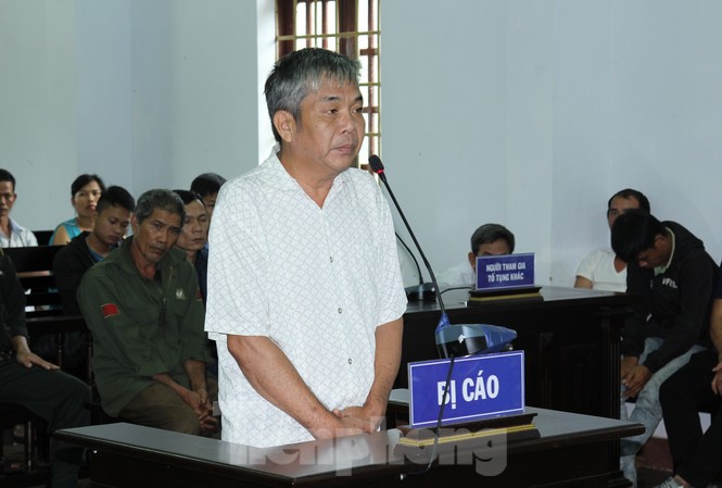 Vụ Phượng 'râu': Tạm hoãn xử do bị cáo giám đốc công ty phải cấp cứu đột xuất Bị cáo Kiệt tại phiên xét xử sơ thẩm