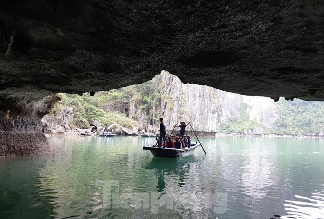 Lật đò trên vịnh Hạ Long, một nữ du khách Hàn Quốc thiệt mạng Lật đò trên vịnh Hạ Long, một nữ du khách Hàn Quốc thiệt mạng
