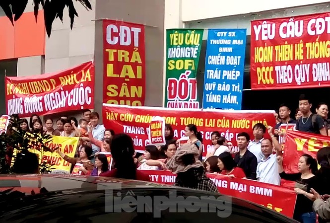 Bộ Xây dựng đề xuất hai phương án quản lý phí bảo trì chung cư Cư dân phản đối chủ đầu tư không bảo trì tòa nhà. Ảnh: PV