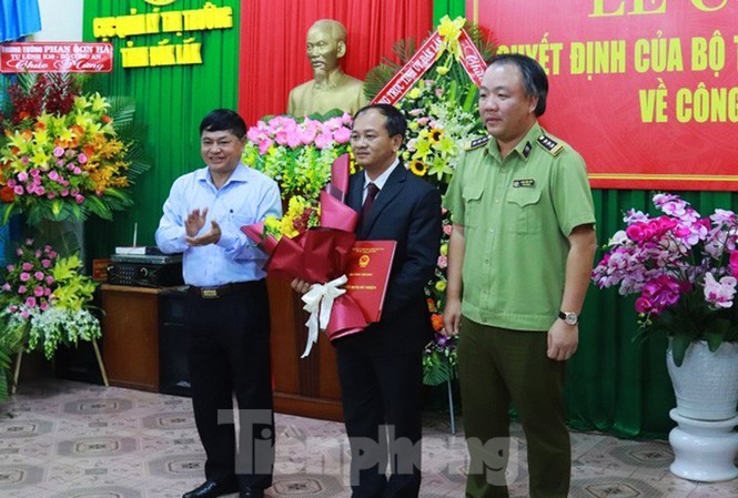 Đắk Lắk có tân Cục trưởng Cục Quản lý Thị trường Ông Mai Mạnh Toàn nhận Quyết định bổ nhiệm Cục trưởng Cục QLTT tỉnh Đắk Lắk