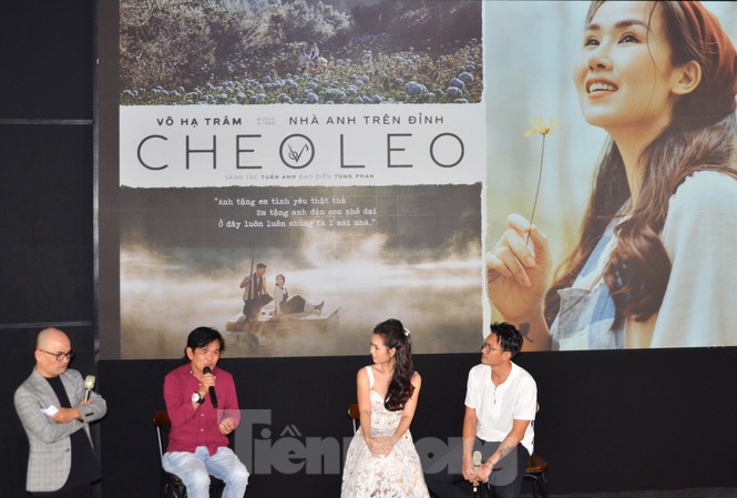 'Nhà anh trên đỉnh cheo leo'-MV quay cảnh đẹp như châu Âu của Võ Hạ Trâm Ekip giới thiệu MV mới của Võ Hạ Trâm-Văn Tuấn Anh