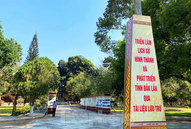 Triển lãm lịch sử dự trù tiêu tốn 800 triệu nhiều 'sạn' đến khó tin Quang cảnh vắng vẻ tại Triển lãm từ sau lễ khai mạc