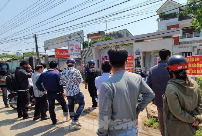 Giám đốc Cty bất động sản bị bắt, hàng chục người vây nhà riêng đòi tiền Giám đốc Cty bất động sản bị bắt, hàng chục người vây nhà riêng đòi tiền