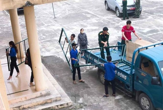 Tuổi trẻ khu vực biên giới dọn khu cách ly đón kiều bào Tuổi trẻ khu vực biên giới dọn khu cách ly đón kiều bào