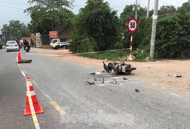Bị xe tải tông, 3 người trong gia đình thương vong Bị xe tải tông, 3 người trong gia đình thương vong
