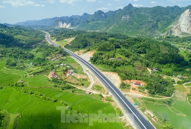 Tuần tới, phát hồ sơ tuyển nhà đầu tư cao tốc Bắc – Nam 8 đoạn BOT cao tốc Bắc - Nam sẽ được mở bán hồ sơ mời sơ tuyển nhà đầu tư trong nước vào tuần tới.