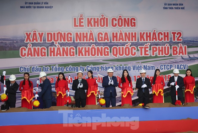 Hơn 2.200 tỷ đồng xây nhà ga sân bay Phú Bài Phó Thủ tướng Thường trực Trương Hoà Bình cùng lãnh đạo Bộ GTVT, UBND Thừa Thiên Huế, ACV... khởi công nhà ga T2 sân bay Phú Bài