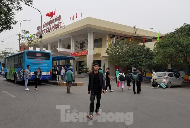 Bến xe đìu hiu, nhà ga vắng khách ngày đầu năm Do chỉ được nghỉ 1 ngày, nên dịp Tết Dương lịch năm nay nhu cầu đi lại của người dân không tăng so với ngày thường.