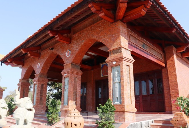 Khám phá nhà thờ Chăm độc đáo ‘có một không hai’ xứ Huế Ngôi nhà thờ dòng họ Chế mang phong cách Champa độc đáo "có một không hai" ở xứ Huế.