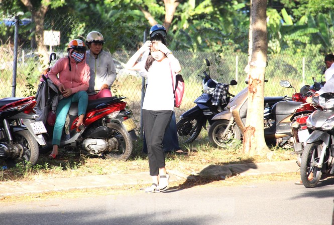 Gần 10.000 thí sinh Đà Nẵng đi thi trong thời tiết nóng bức Gần 10.000 thí sinh Đà Nẵng đi thi trong thời tiết nóng bức
