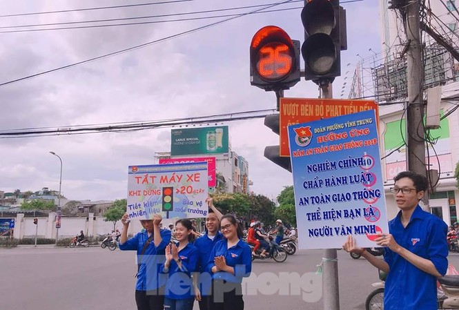 Mỗi đoàn viên thanh niên phải là một tấm gương về văn hóa giao thông Thành Đoàn kêu gọi toàn thể đoàn viên thanh niên nâng cao ý thức, nghiêm chỉnh chấp hành quy định về ATGT, mỗi đoàn viên thanh niên phải là một tấm gương về văn hóa giao thông