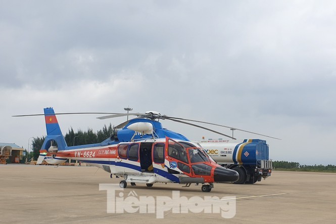 Xem xét dùng trực thăng bay vào cứu trợ người dân vùng lũ Phó Thủ tướng Trịnh Đình Dũng yêu cầu công tác cứu trợ phải khẩn trương hơn và phải đến tay người dân.
