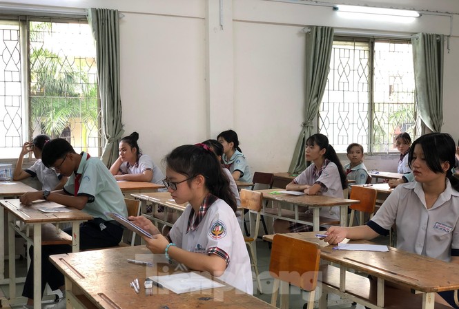 Chuyên gia dự đoán điểm chuẩn lớp 10 ở TPHCM giảm so với năm trước Thí sinh dự thi vào lớp 10 tại TPHCM