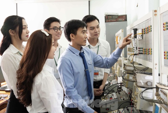 Kết thúc xét tuyển ĐH đợt 1: Trường nào tiếp tục tuyển bổ sung? Nhiều trường ĐH đã dừng tuyển sinh do đủ chỉ tiêu.