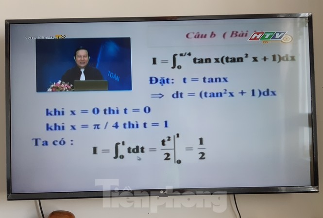 Học sinh lớp 9 và 12 TPHCM được ôn tập trên truyền hình TPHCM ôn tập trên truyền hình cho học sinh trong thời gian tạm nghỉ học vì dịch bệnh Covid-19