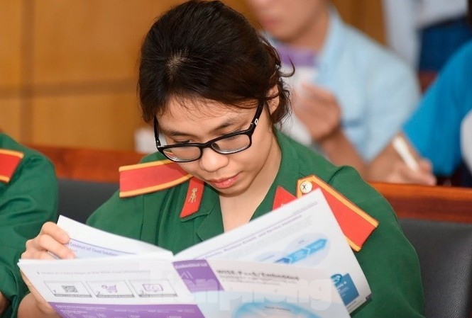 Bóng hồng Quân đội duy nhất dự Đại hội Thanh niên tiên tiến làm theo lời Bác Minh Tú tham gia cuộc thi lập trình Vietnam Hackathon 2018