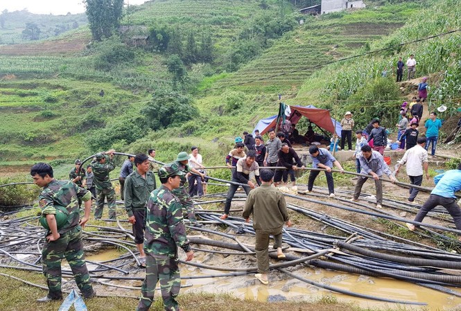 Tìm thấy thi thể nạn nhân mắc kẹt 9 ngày trong hang đá ở Lào Cai Suốt 9 ngày, hơn 100 người được huy động cứu hộ tìm kiếm nạn nhân.