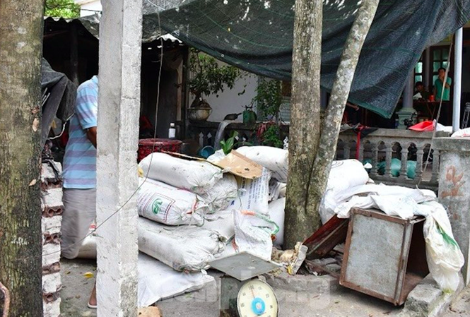 Triệt phá cơ sở sản xuất mỡ lợn bẩn tại Ninh Bình Gần 4 tấm mỡ lợn đều đã bốc mùi được chế biến để đưa đi tiêu thụ - Ảnh: Hoàng Long