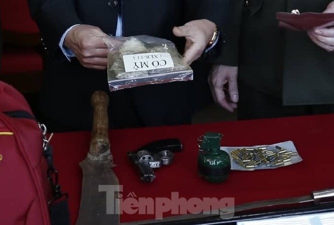 Tích súng, lựu đạn để buôn bán ma tuý Các đối tượng buôn ma tuý tích súng, đạn và lựu đạn - Ảnh: Hoàng Long